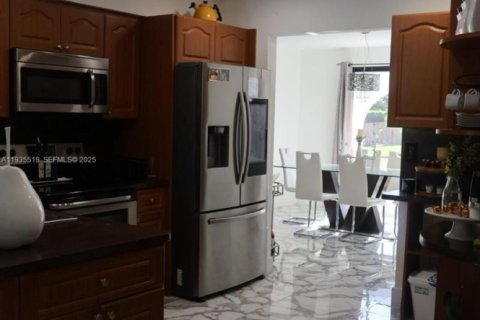 Casa en venta en Miami, Florida, 3 dormitorios, 153.38 m2 № 1993703 - foto 17