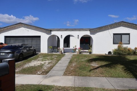 Casa en venta en Miami, Florida, 3 dormitorios, 153.38 m2 № 1993703 - foto 1