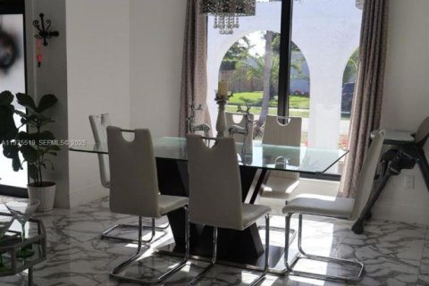 Casa en venta en Miami, Florida, 3 dormitorios, 153.38 m2 № 1993703 - foto 12