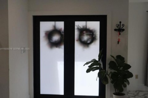 Casa en venta en Miami, Florida, 3 dormitorios, 153.38 m2 № 1993703 - foto 10
