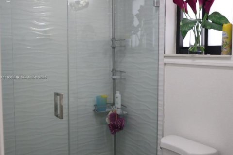 Casa en venta en Miami, Florida, 3 dormitorios, 153.38 m2 № 1993703 - foto 28