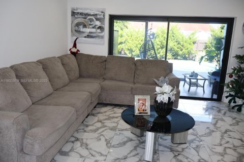 Casa en venta en Miami, Florida, 3 dormitorios, 153.38 m2 № 1993703 - foto 11