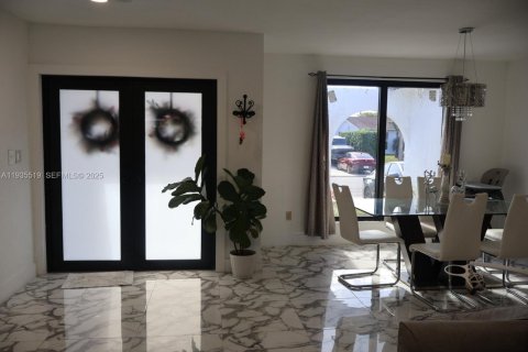 Casa en venta en Miami, Florida, 3 dormitorios, 153.38 m2 № 1993703 - foto 9
