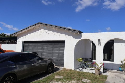 Casa en venta en Miami, Florida, 3 dormitorios, 153.38 m2 № 1993703 - foto 4