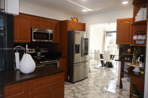 Casa en venta en Miami, Florida, 3 dormitorios, 153.38 m2 № 1993703 - foto 16