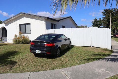 Casa en venta en Miami, Florida, 3 dormitorios, 153.38 m2 № 1993703 - foto 7