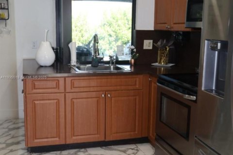 Casa en venta en Miami, Florida, 3 dormitorios, 153.38 m2 № 1993703 - foto 18