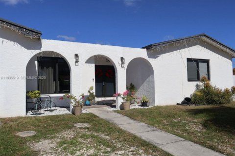 Casa en venta en Miami, Florida, 3 dormitorios, 153.38 m2 № 1993703 - foto 3