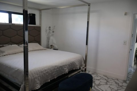 Casa en venta en Miami, Florida, 3 dormitorios, 153.38 m2 № 1993703 - foto 19
