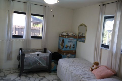 Casa en venta en Miami, Florida, 3 dormitorios, 153.38 m2 № 1993703 - foto 30