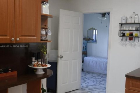 Casa en venta en Miami, Florida, 3 dormitorios, 153.38 m2 № 1993703 - foto 15