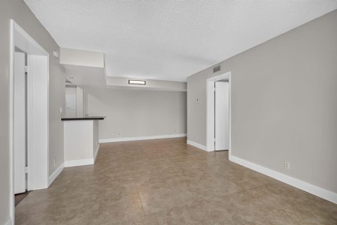 Copropriété à louer à West Palm Beach, Floride: 2 chambres, 67.63 m2 № 2387760 - photo 15