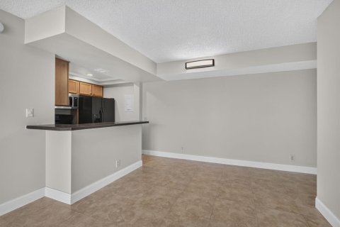 Copropriété à louer à West Palm Beach, Floride: 2 chambres, 67.63 m2 № 2387760 - photo 13