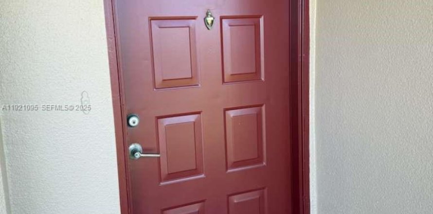 Condo in Pembroke Pines, Florida, 2 bedrooms № 1988209