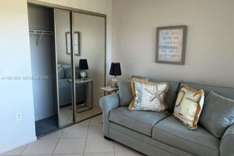 Condo in Pembroke Pines, Florida, 2 bedrooms № 1988209 - photo 20