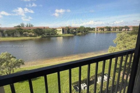 Condo in Pembroke Pines, Florida, 2 bedrooms № 1988209 - photo 22