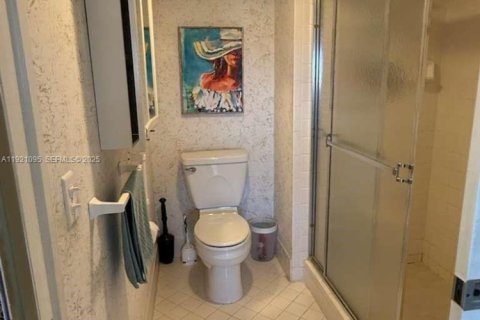 Condo in Pembroke Pines, Florida, 2 bedrooms № 1988209 - photo 18