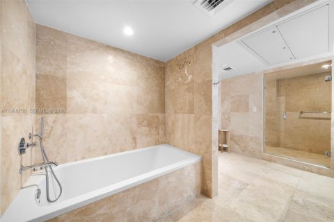 Condo in Miami Beach, Florida, 3 bedrooms  № 2052693 - photo 22