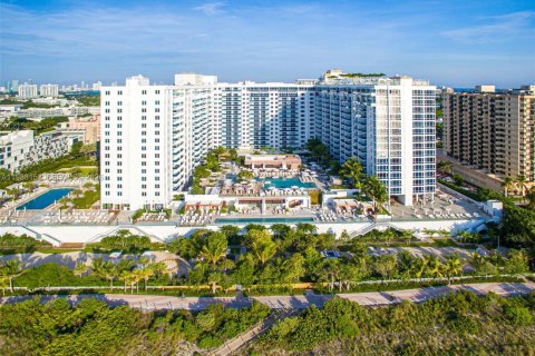 Condo in Miami Beach, Florida, 3 bedrooms  № 2052693 - photo 24