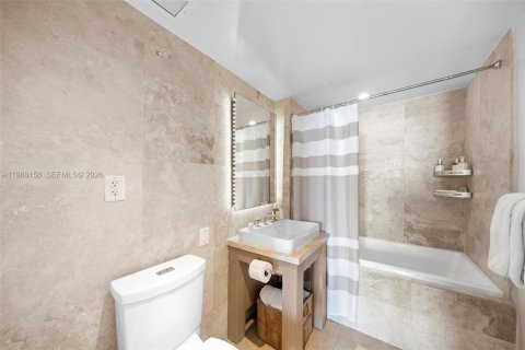 Condo in Miami Beach, Florida, 3 bedrooms  № 2052693 - photo 16