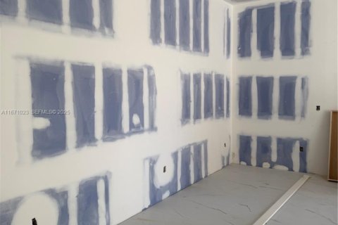 House in Pinecrest, Florida 10 bedrooms № 1977310 - photo 9