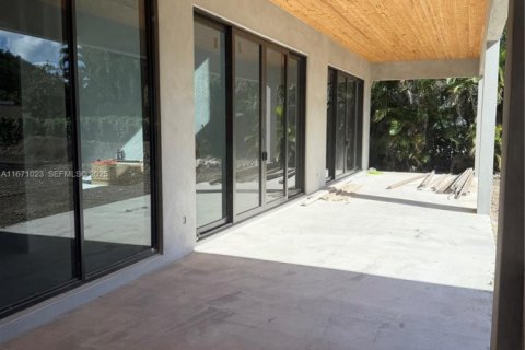 House in Pinecrest, Florida 10 bedrooms № 1977310 - photo 11