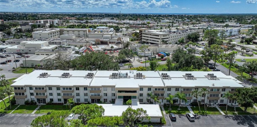 Condo in Port Charlotte, Florida, 2 bedrooms № 1831505