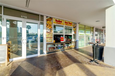 Commercial property in Miami, Florida № 1692531 - photo 6