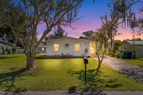 House in Palmetto, Florida 2 bedrooms, 66.89 sq.m. № 2396380