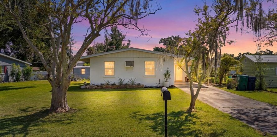 House in Palmetto, Florida 2 bedrooms, 66.89 sq.m. № 2396380