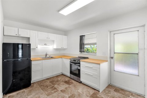 House in Palmetto, Florida 2 bedrooms, 66.89 sq.m. № 2396380 - photo 8
