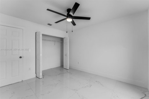 House in Miami, Florida 4 bedrooms, 174.84 sq.m. № 1994238 - photo 23