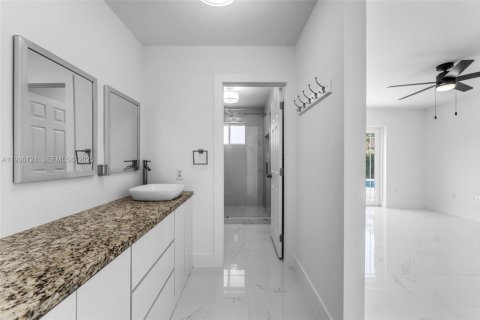 House in Miami, Florida 4 bedrooms, 174.84 sq.m. № 1994238 - photo 20