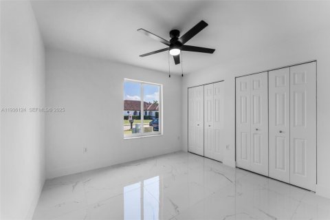 House in Miami, Florida 4 bedrooms, 174.84 sq.m. № 1994238 - photo 26