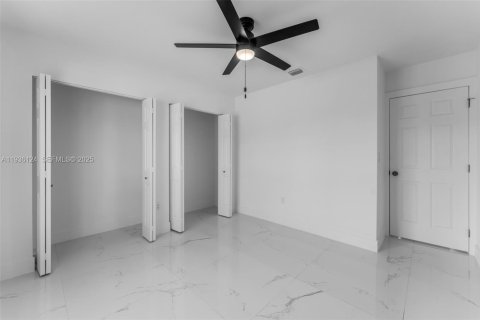 House in Miami, Florida 4 bedrooms, 174.84 sq.m. № 1994238 - photo 27