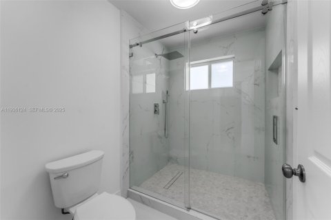 House in Miami, Florida 4 bedrooms, 174.84 sq.m. № 1994238 - photo 21