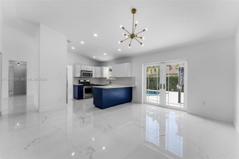 House in Miami, Florida 4 bedrooms, 174.84 sq.m. № 1994238 - photo 4