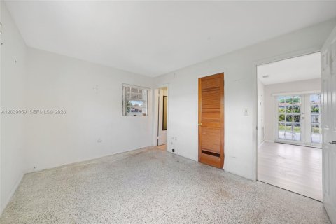 House in Miami, Florida 3 bedrooms, 106.47 sq.m. № 2088305 - photo 13