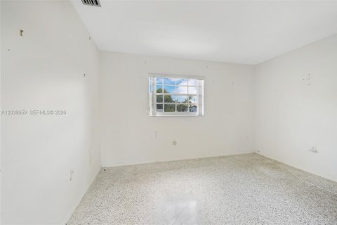 House in Miami, Florida 3 bedrooms, 106.47 sq.m. № 2088305 - photo 19