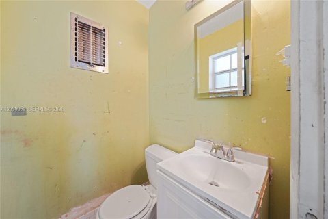 House in Miami, Florida 3 bedrooms, 106.47 sq.m. № 2088305 - photo 14