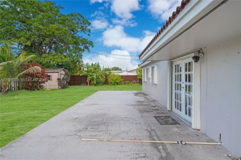 House in Miami, Florida 3 bedrooms, 106.47 sq.m. № 2088305 - photo 23