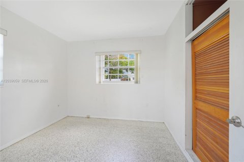 House in Miami, Florida 3 bedrooms, 106.47 sq.m. № 2088305 - photo 17