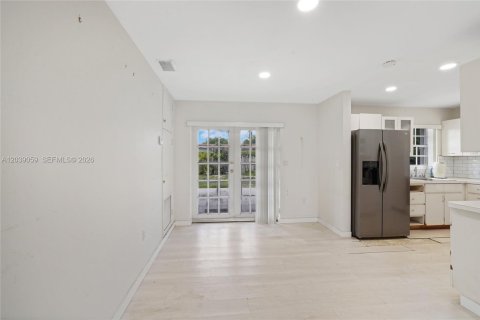 House in Miami, Florida 3 bedrooms, 106.47 sq.m. № 2088305 - photo 7