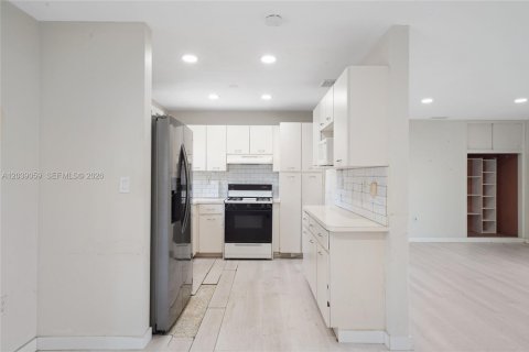 House in Miami, Florida 3 bedrooms, 106.47 sq.m. № 2088305 - photo 11