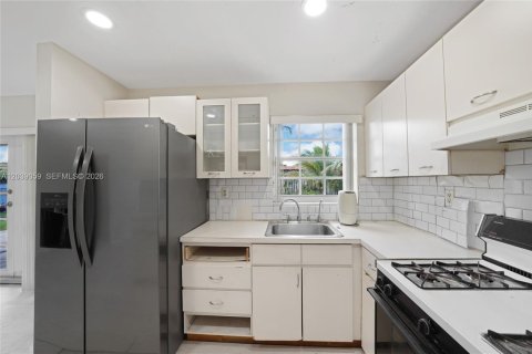 House in Miami, Florida 3 bedrooms, 106.47 sq.m. № 2088305 - photo 9