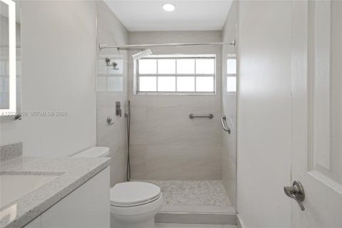 House in Miami, Florida 3 bedrooms, 106.47 sq.m. № 2088305 - photo 18