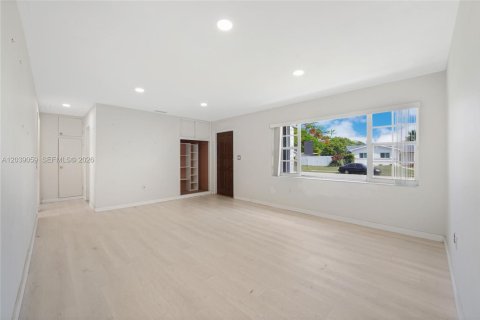 House in Miami, Florida 3 bedrooms, 106.47 sq.m. № 2088305 - photo 3