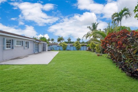 House in Miami, Florida 3 bedrooms, 106.47 sq.m. № 2088305 - photo 26