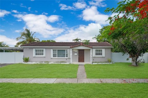 House in Miami, Florida 3 bedrooms, 106.47 sq.m. № 2088305
