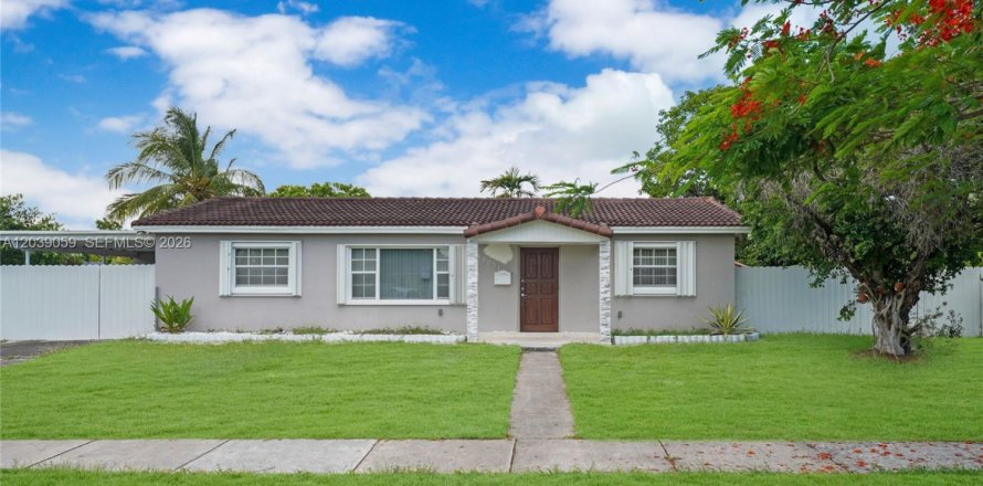 House in Miami, Florida 3 bedrooms, 106.47 sq.m. № 2088305